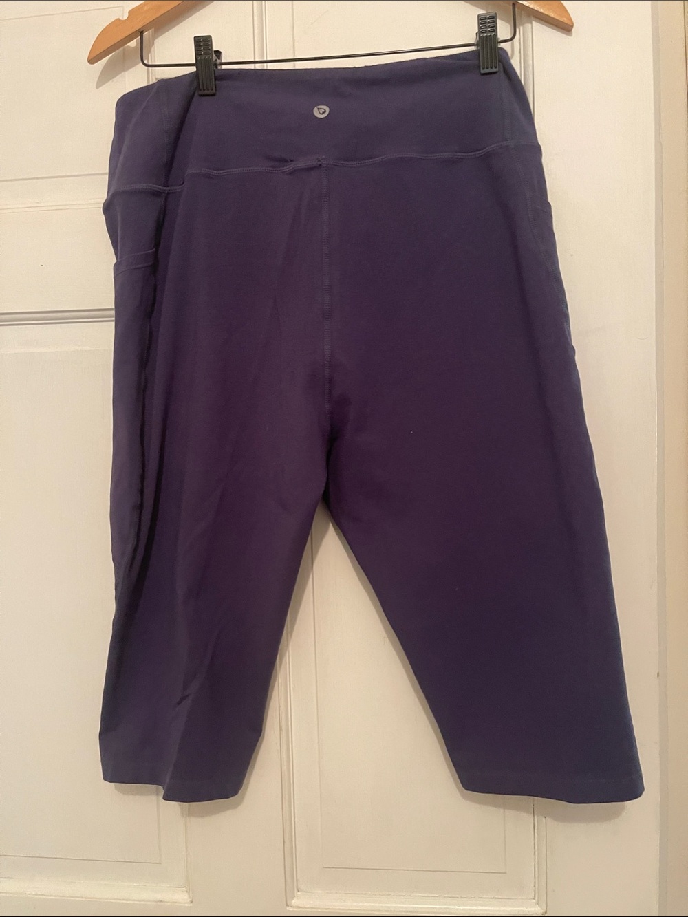 Women’s Purple Capri Leggings | High Waist Athletic Cropped Pants with Pockets - Picture 2 of 3